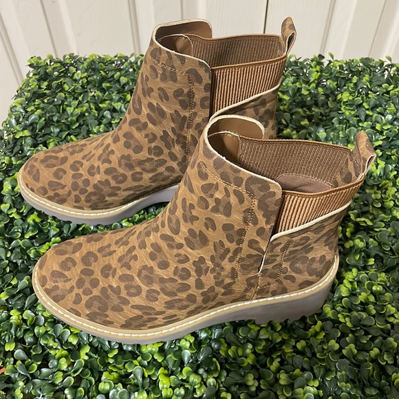 Corkys Shoes - ❤️🎉NEW LAST ONE!!  Brown Leopard Basic Boots Corkys SALE HOST PICK! Size 9